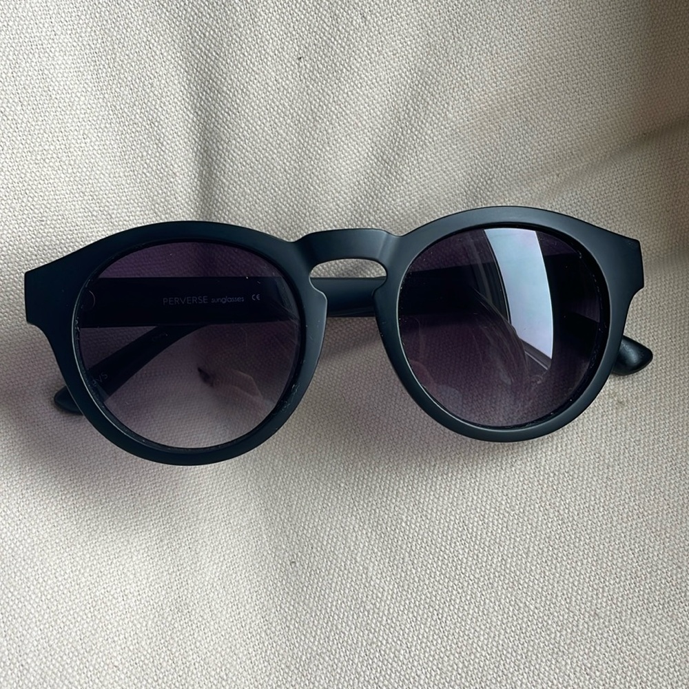 Perverse Black matte round sunglasses